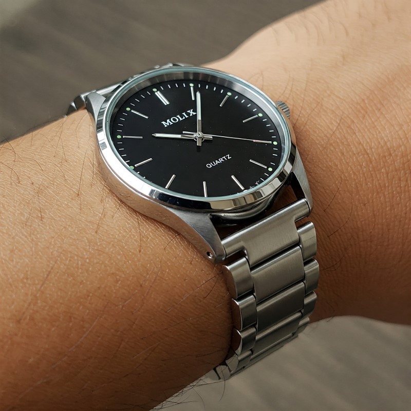 Elegance Redefined: The Timeless Appeal of Slim Stainless Steel Quartz Watches(图3) Elegance Redefined: The Timeless Appeal of Slim Stainless Steel Quartz Watches(图3)